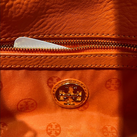 SOLD Tory Burch Orange Amanda Cross Body Bag - Picture 3 of 6